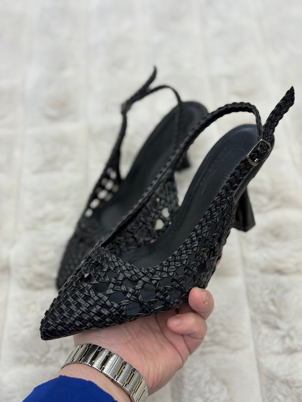 ÖRGÜ TOPUKLU AYAKKABI