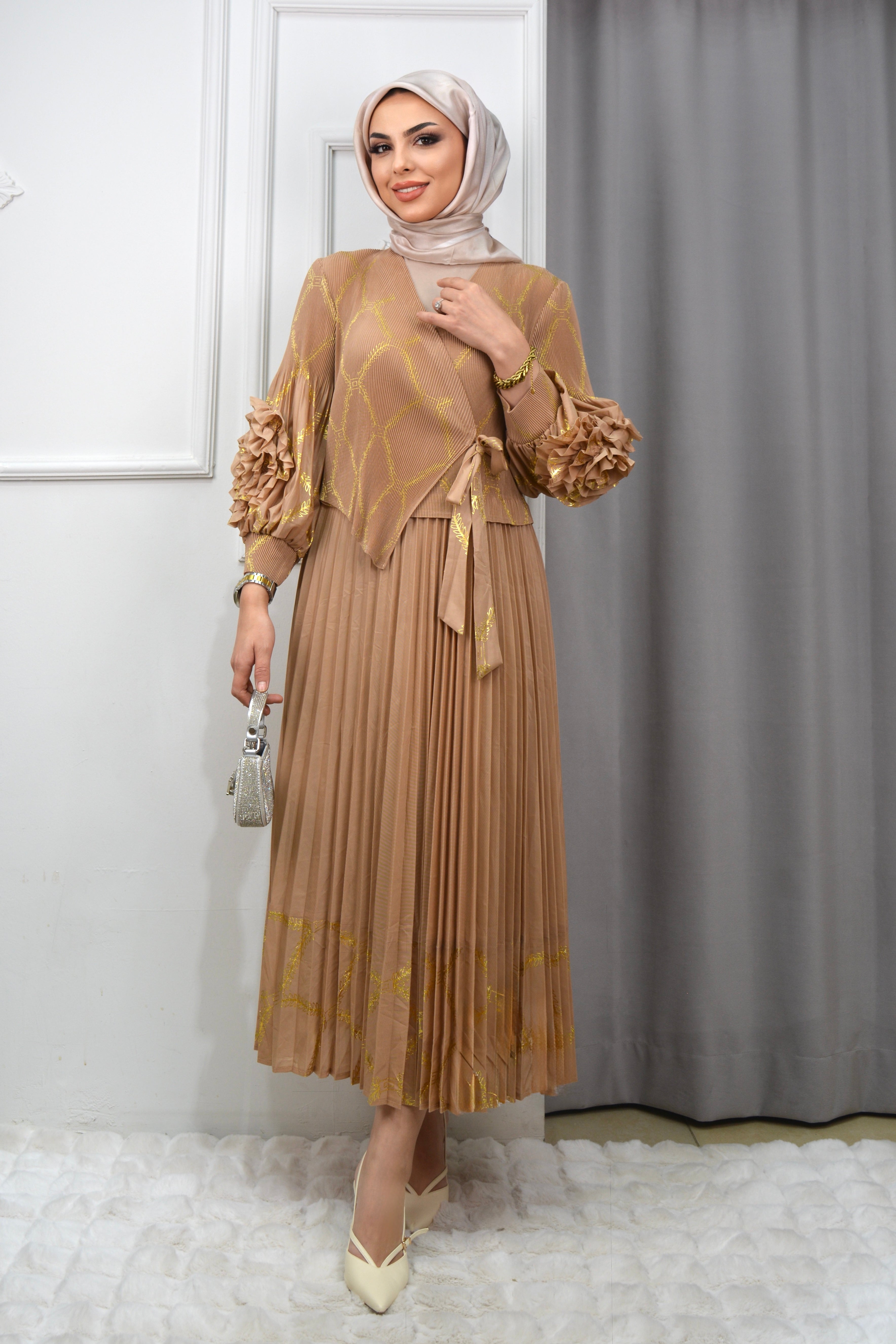 Gold Desenli Piliseli Elbise