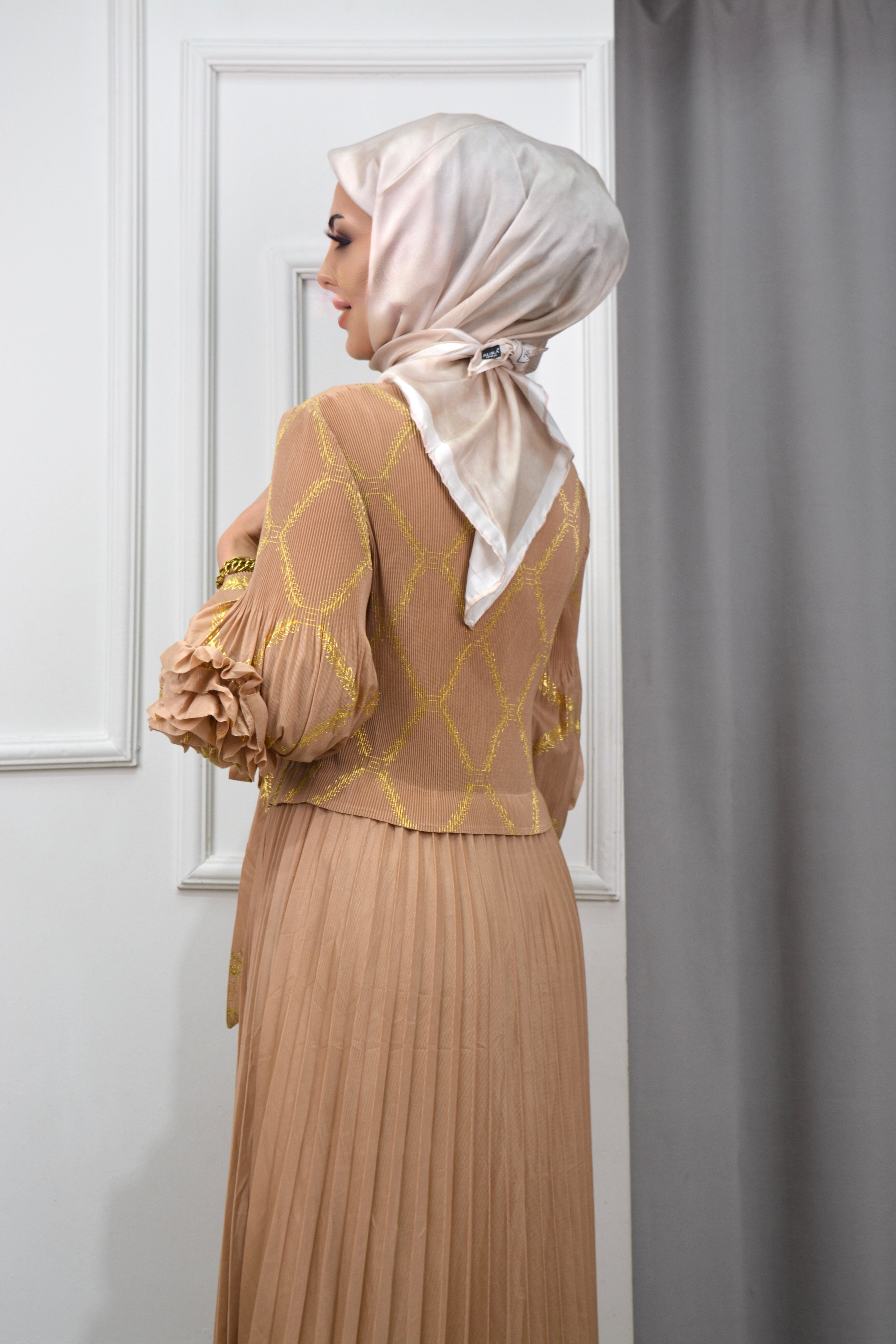 Gold Desenli Piliseli Elbise