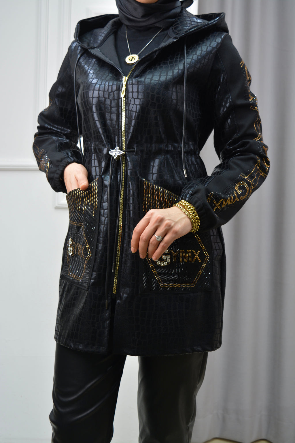 TAŞ DETAYLI KAPÜŞONLU CEKET