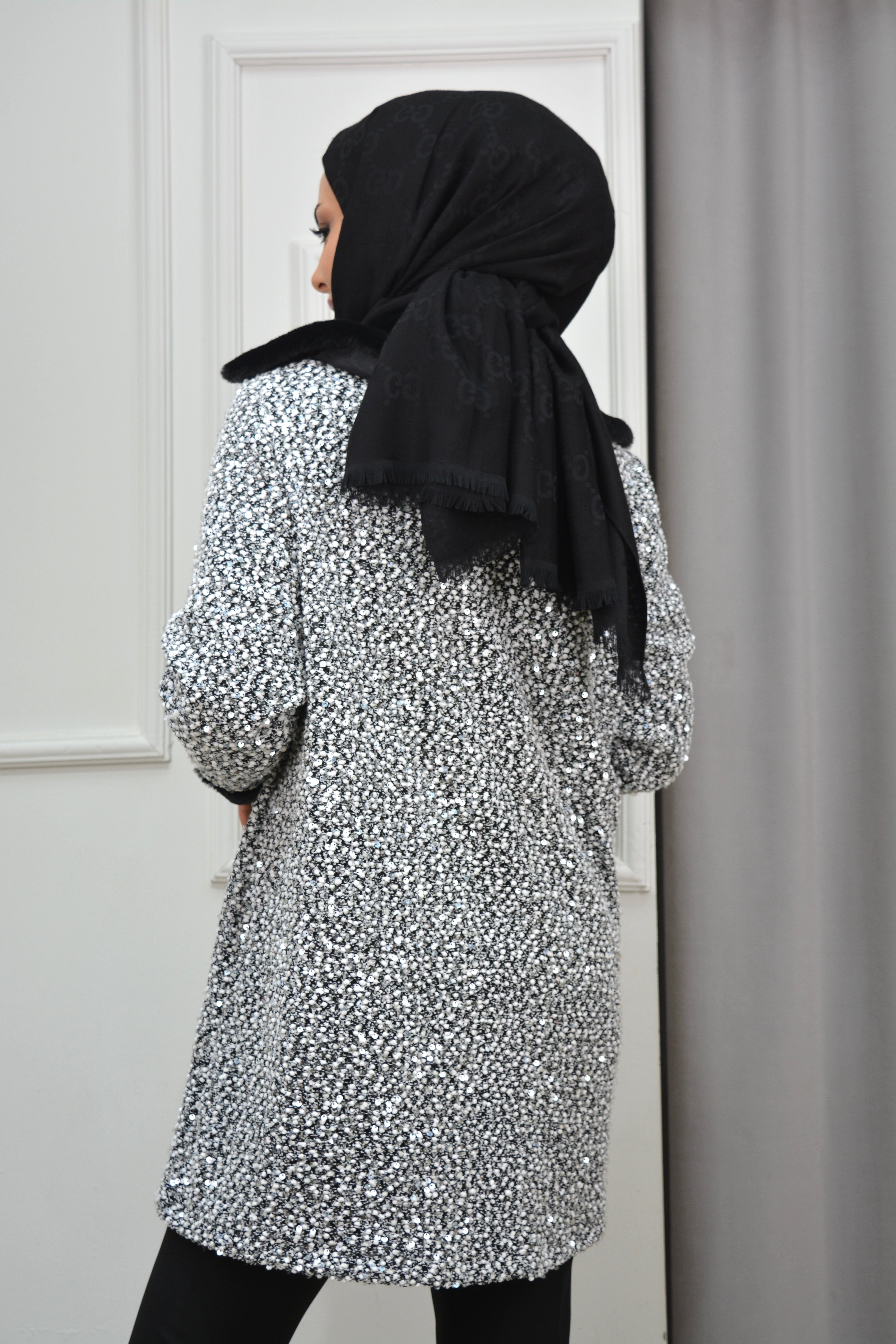 PUL PAYET DOKULU KÜRK DETAY CEKET- SİYAH