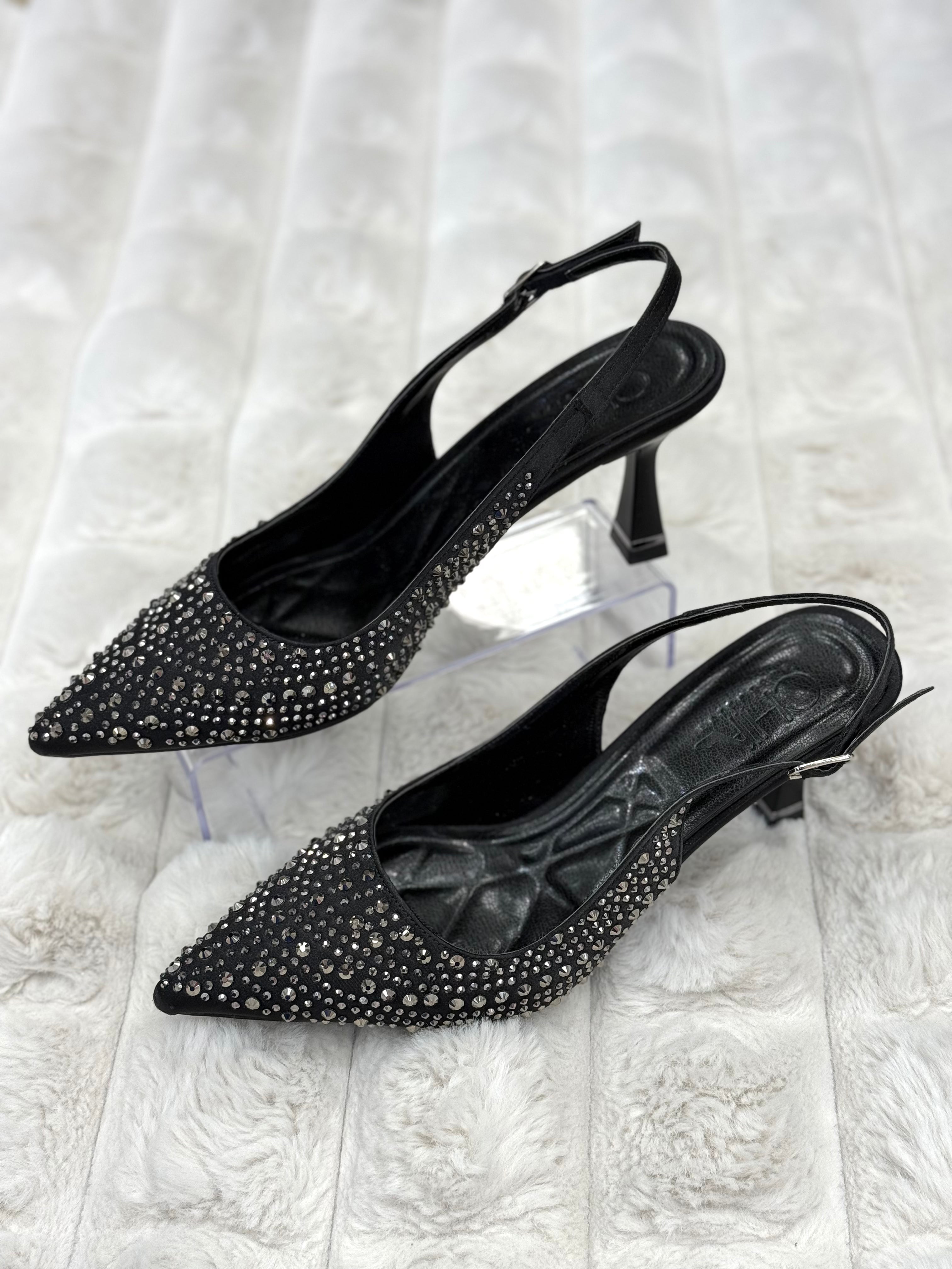 TAŞLI AYAKKABI - SİYAH