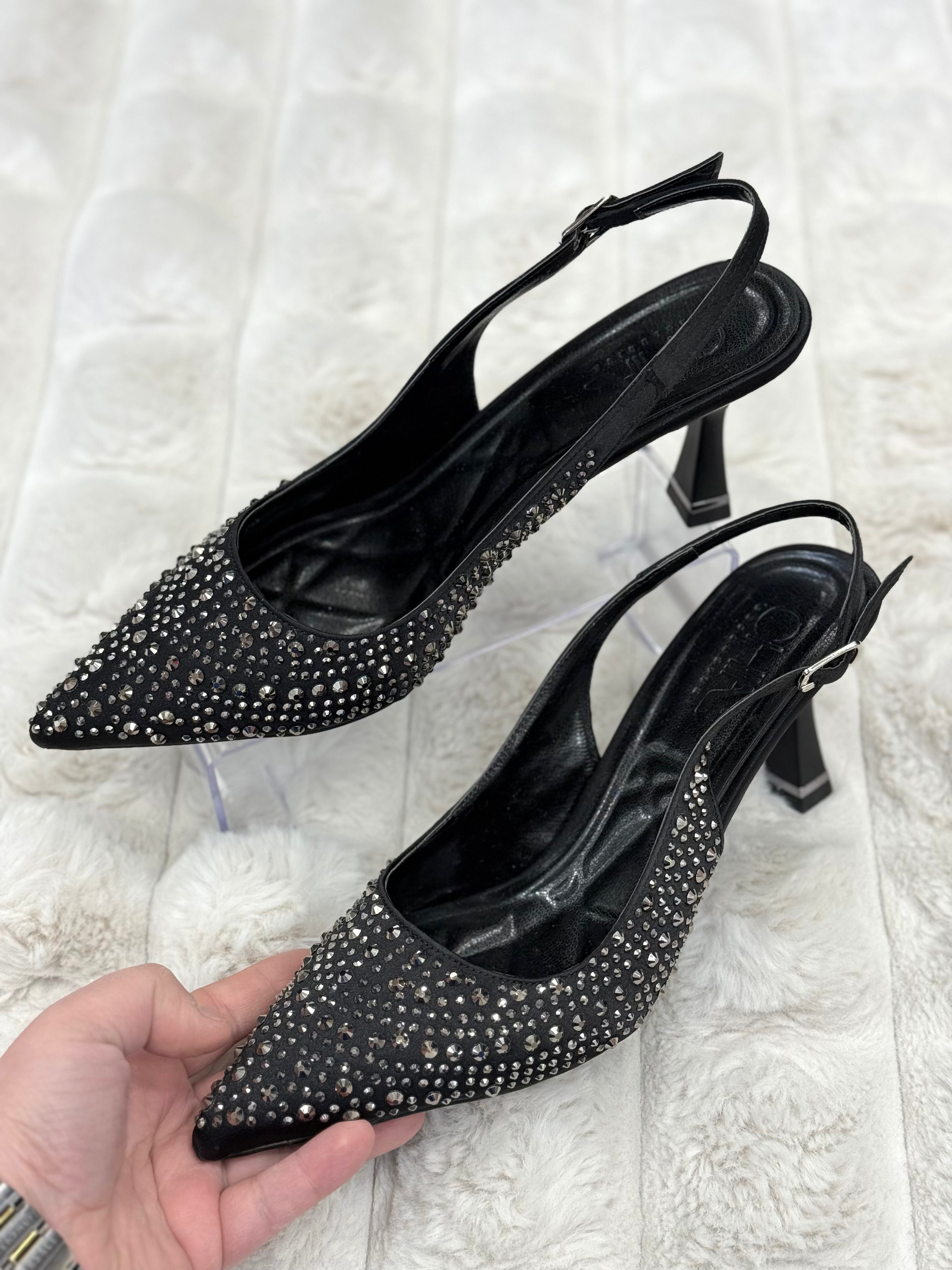 TAŞLI AYAKKABI - SİYAH