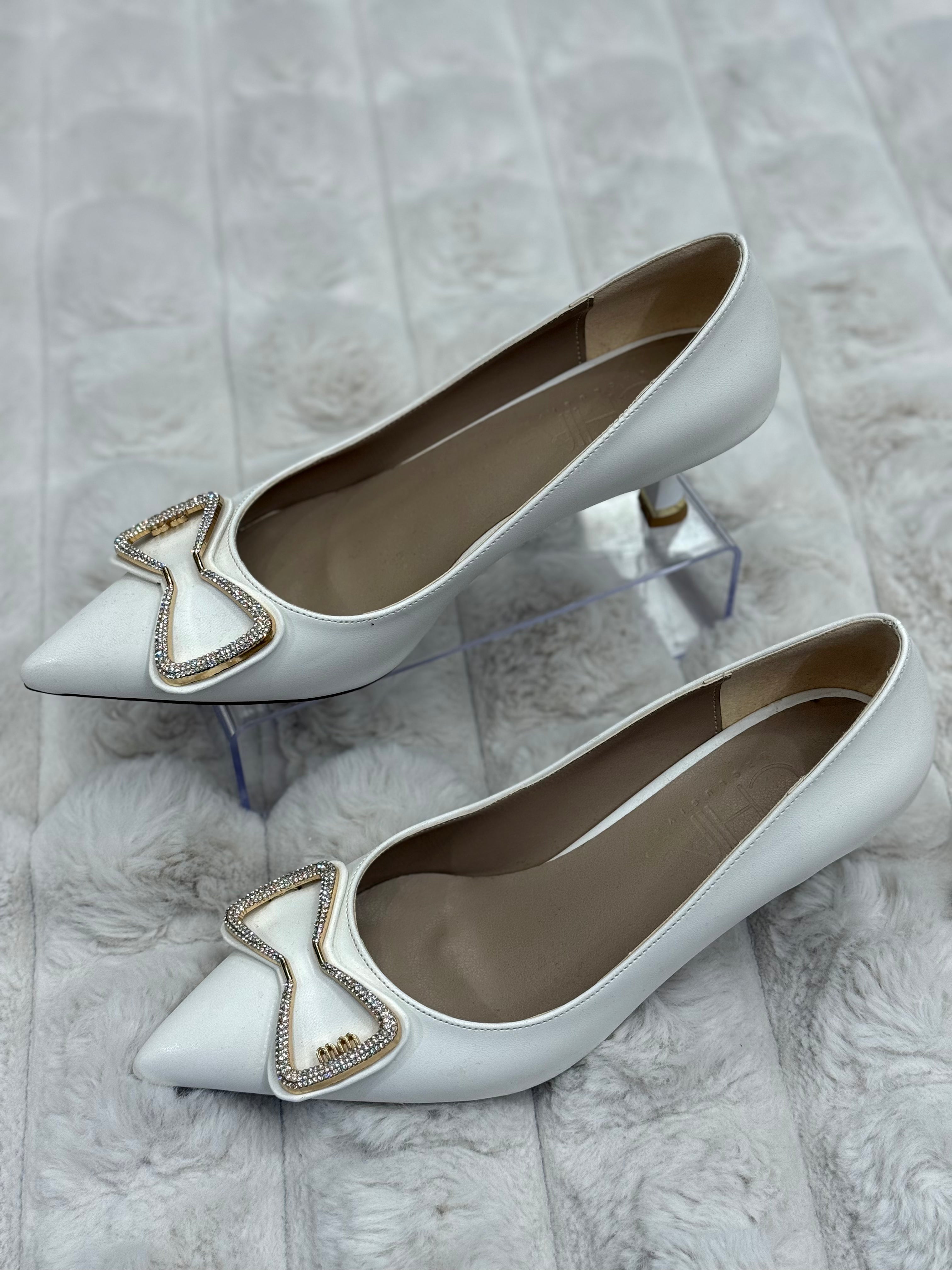 KELEBEKLİ TOPUKLU AYAKKABI-EKRU