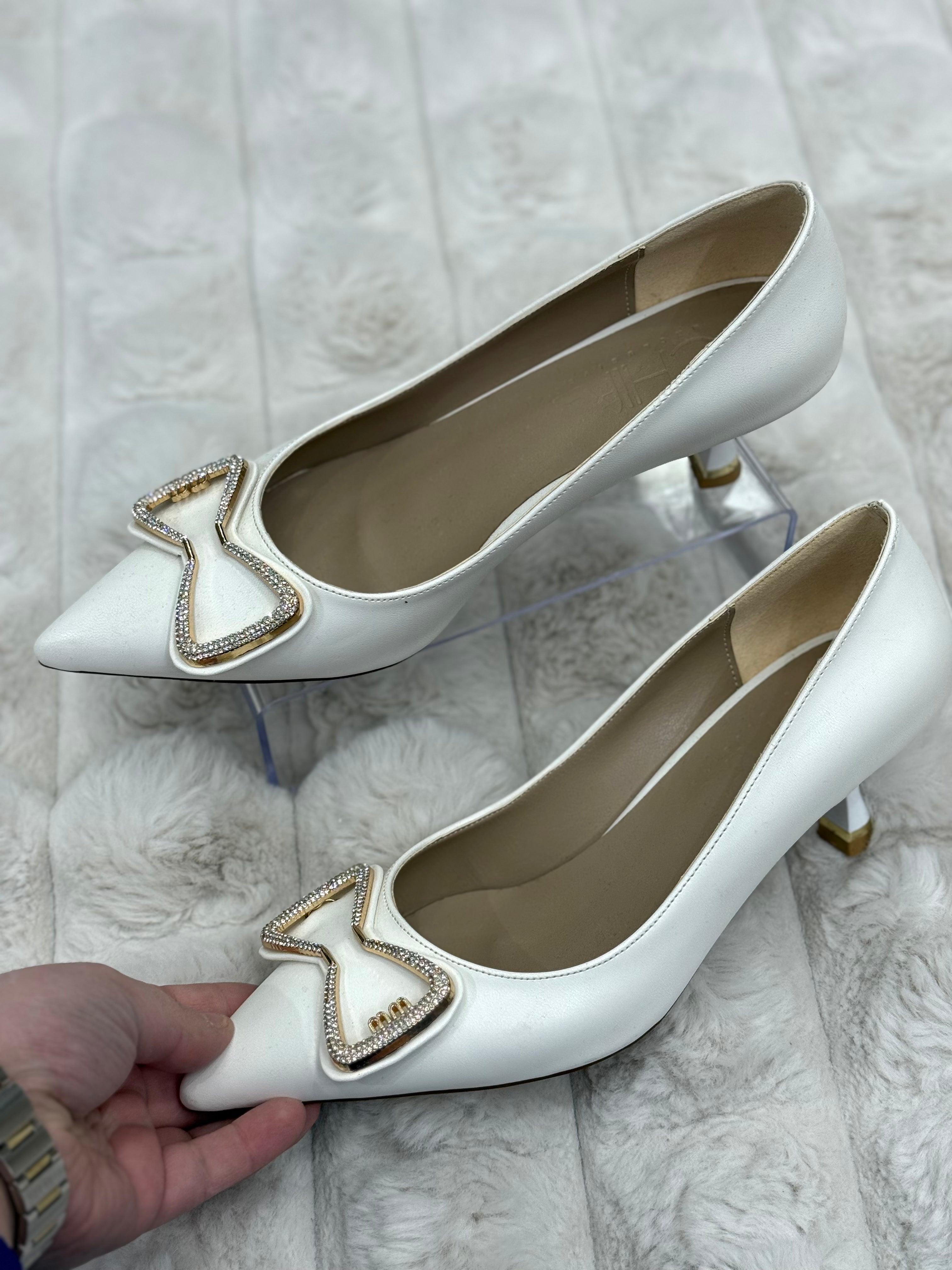 KELEBEKLİ TOPUKLU AYAKKABI-EKRU